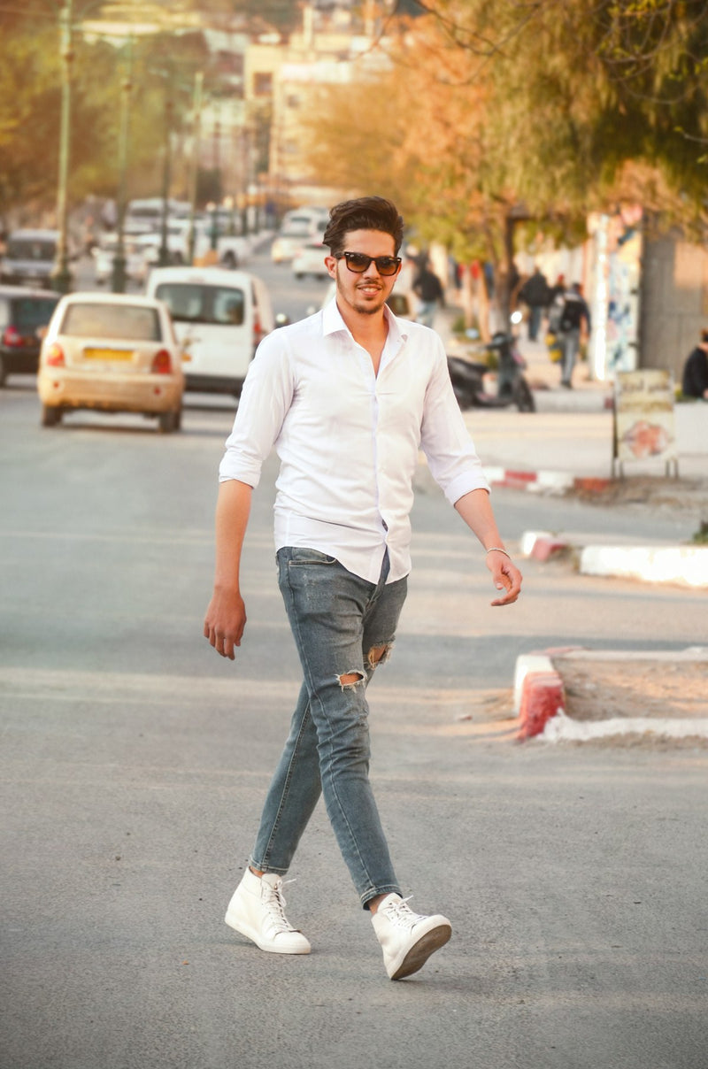tenue été homme chemise blanche jean décontracté