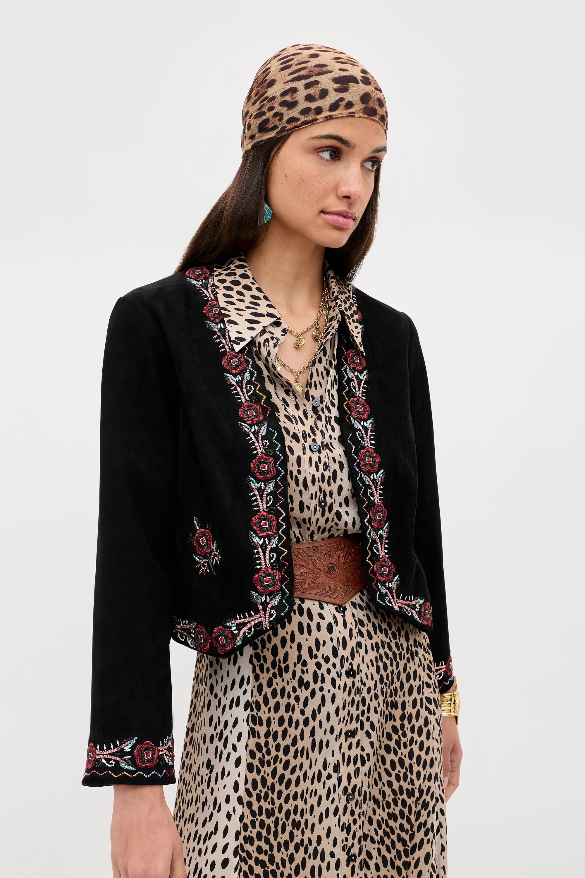 Chaqueta negra con adornos de Oliwia Roselle
