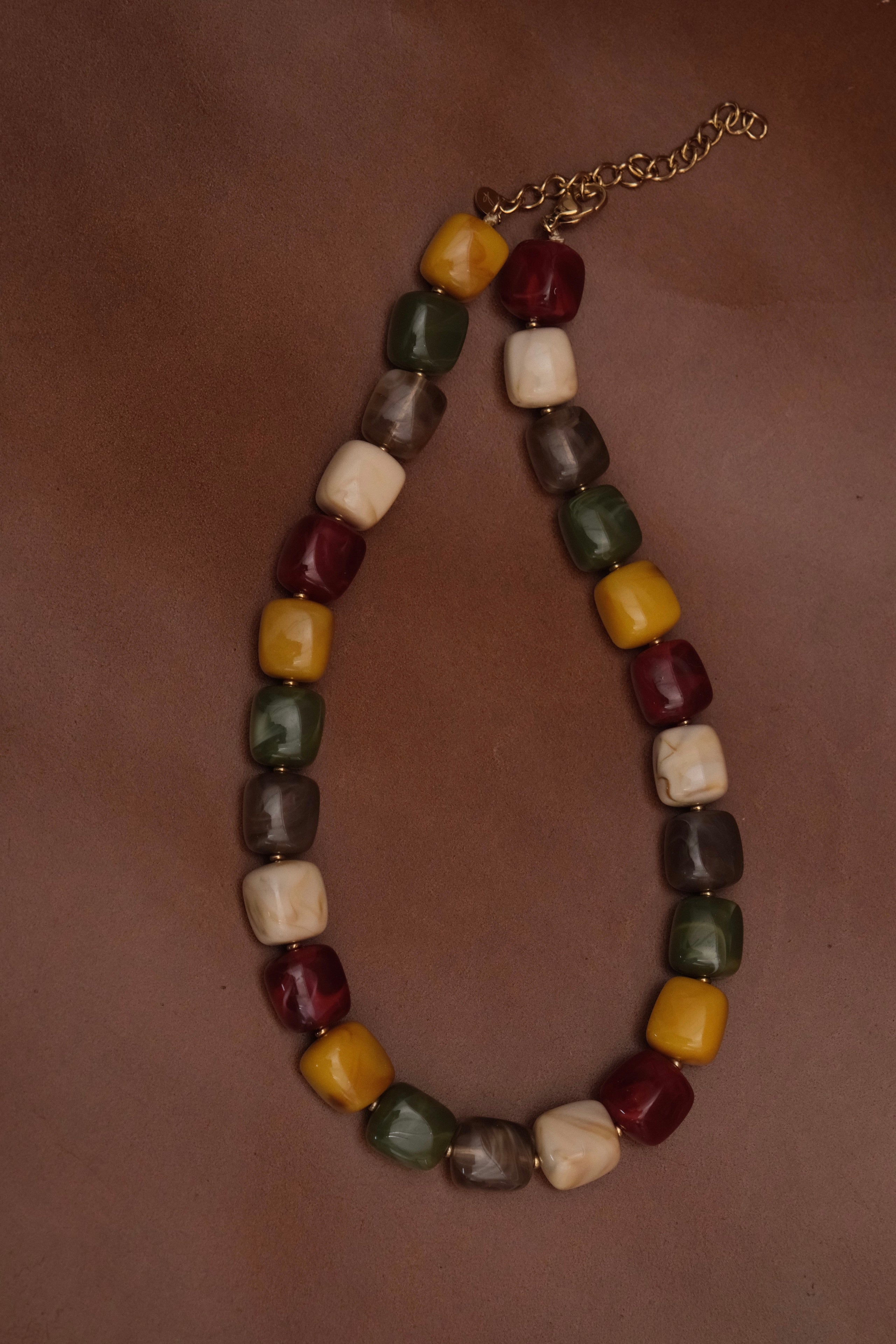 Collier perles cubiques jaune/kaki