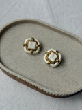 Pendientes Vintage - Resina Blanca y Metal Dorado