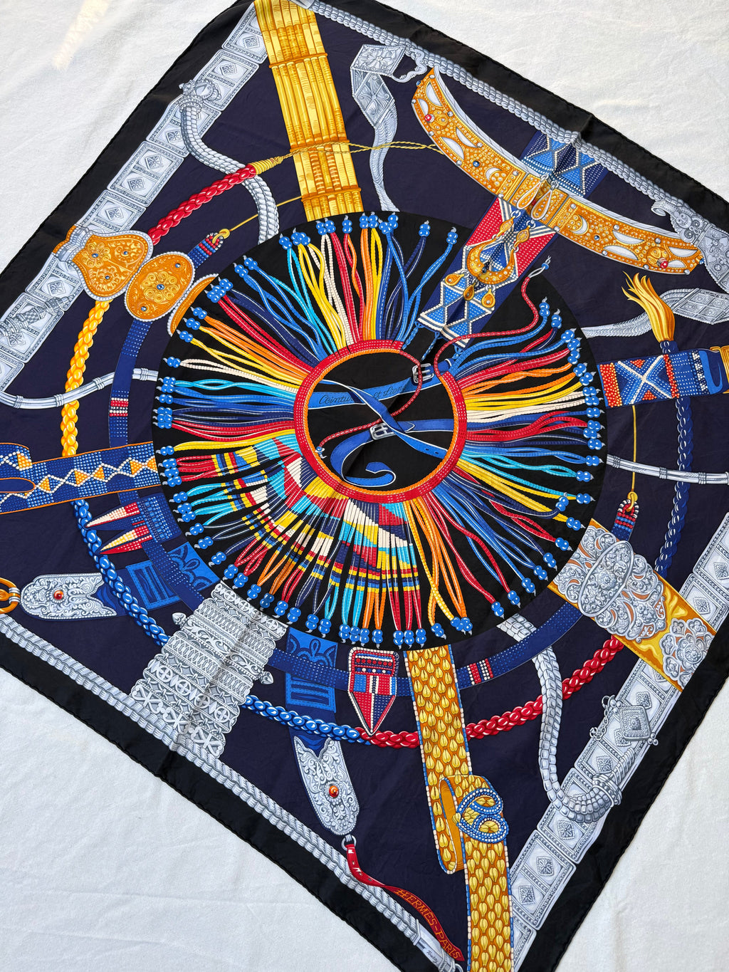 Foulard Hermès – Modèle Ceintures Et Liens