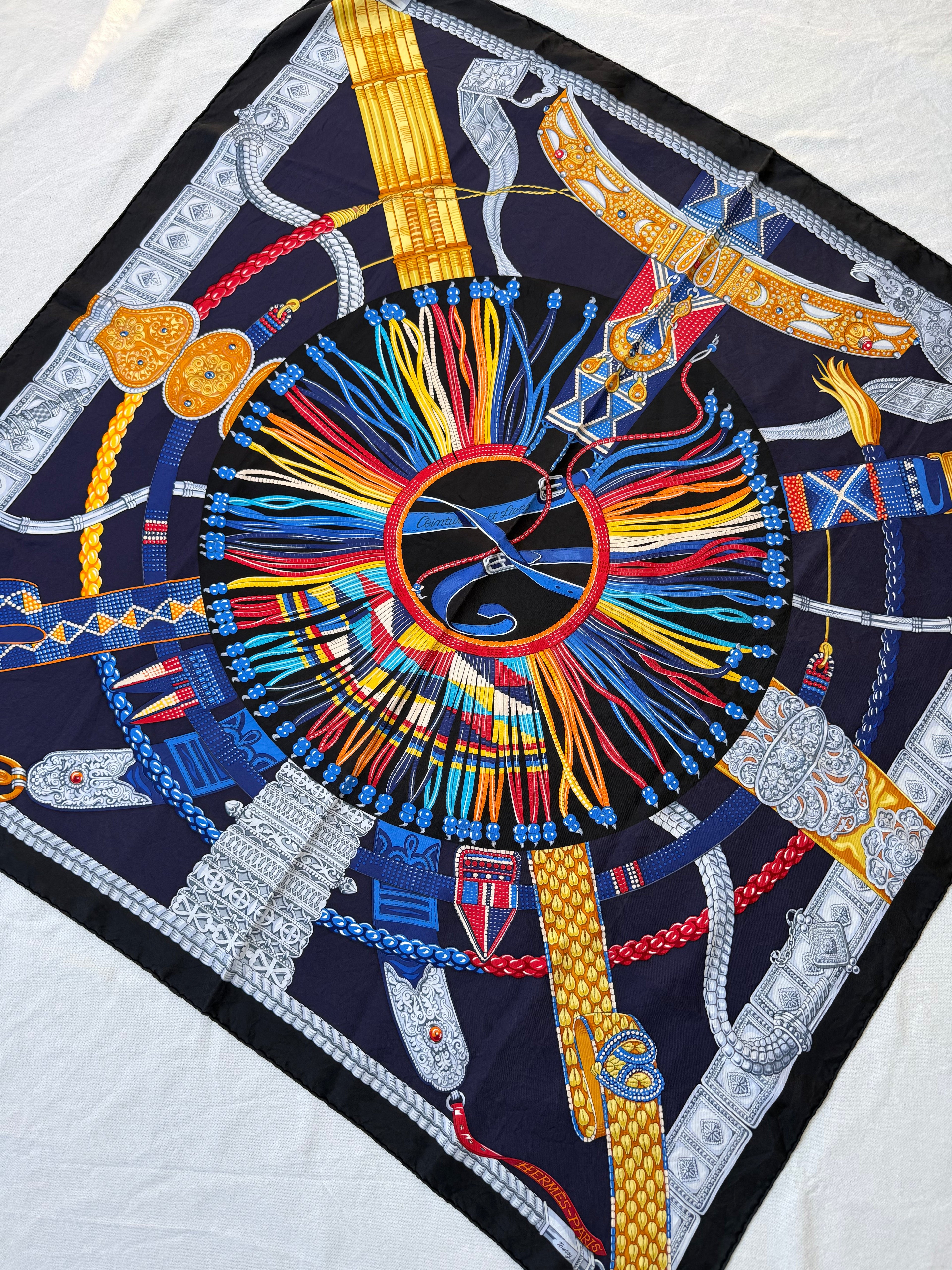 Foulard Hermès – Modèle Ceintures Et Liens