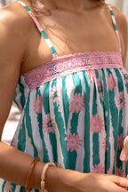 Robe À Rayures Vertes & Fleurs Roses Nouna