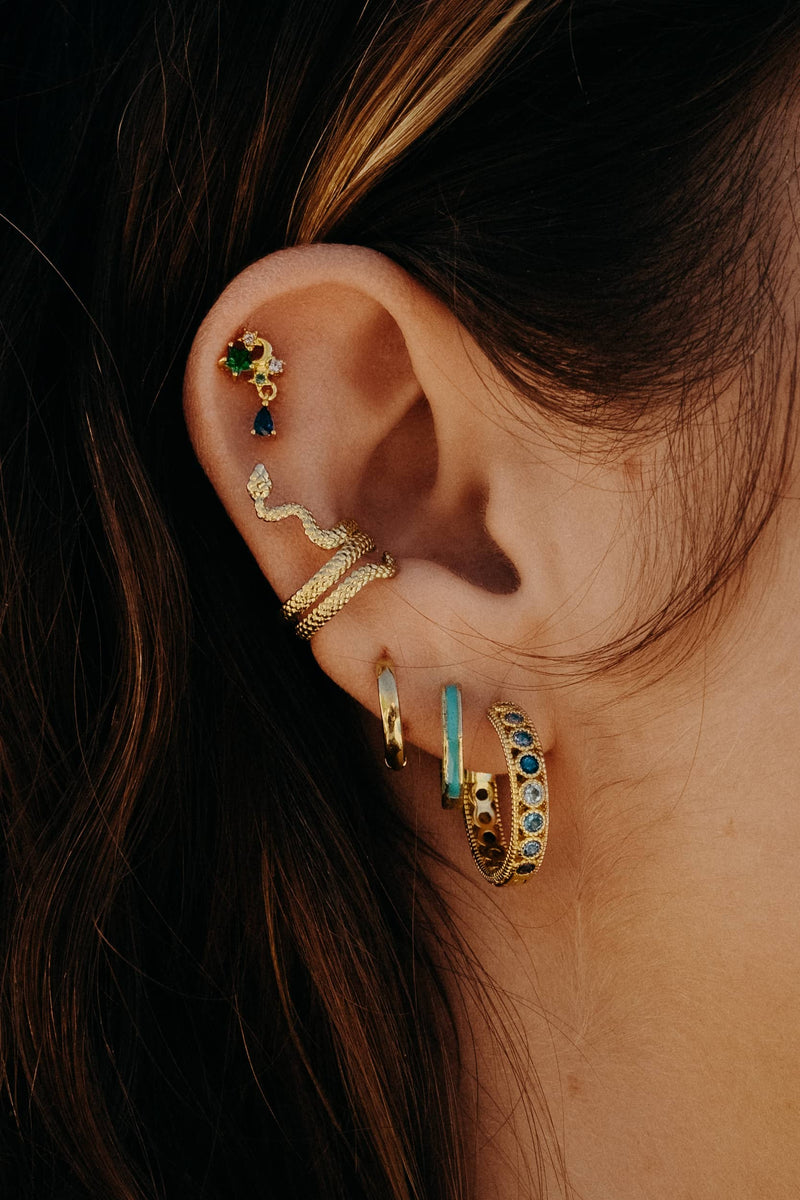 Composition de boucles d'oreilles plaqué or pierres bleues