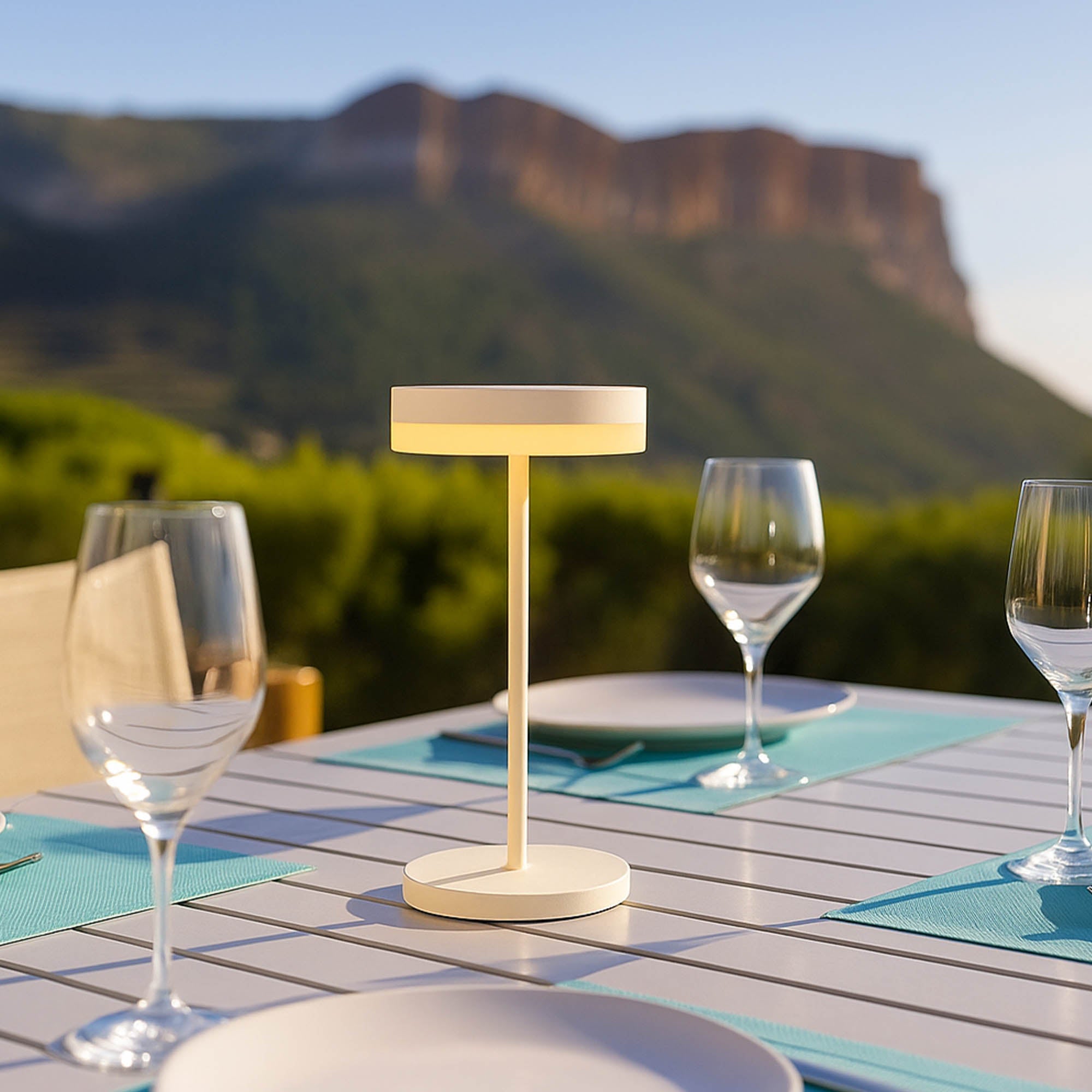Vivia – Solar Table Lamp – Aluminium – White