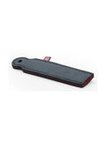 De Buyer – Beschermhoes - Neopreen - Zwart, grijze stoffen sleutelhanger met rode stiksels op witte achtergrond