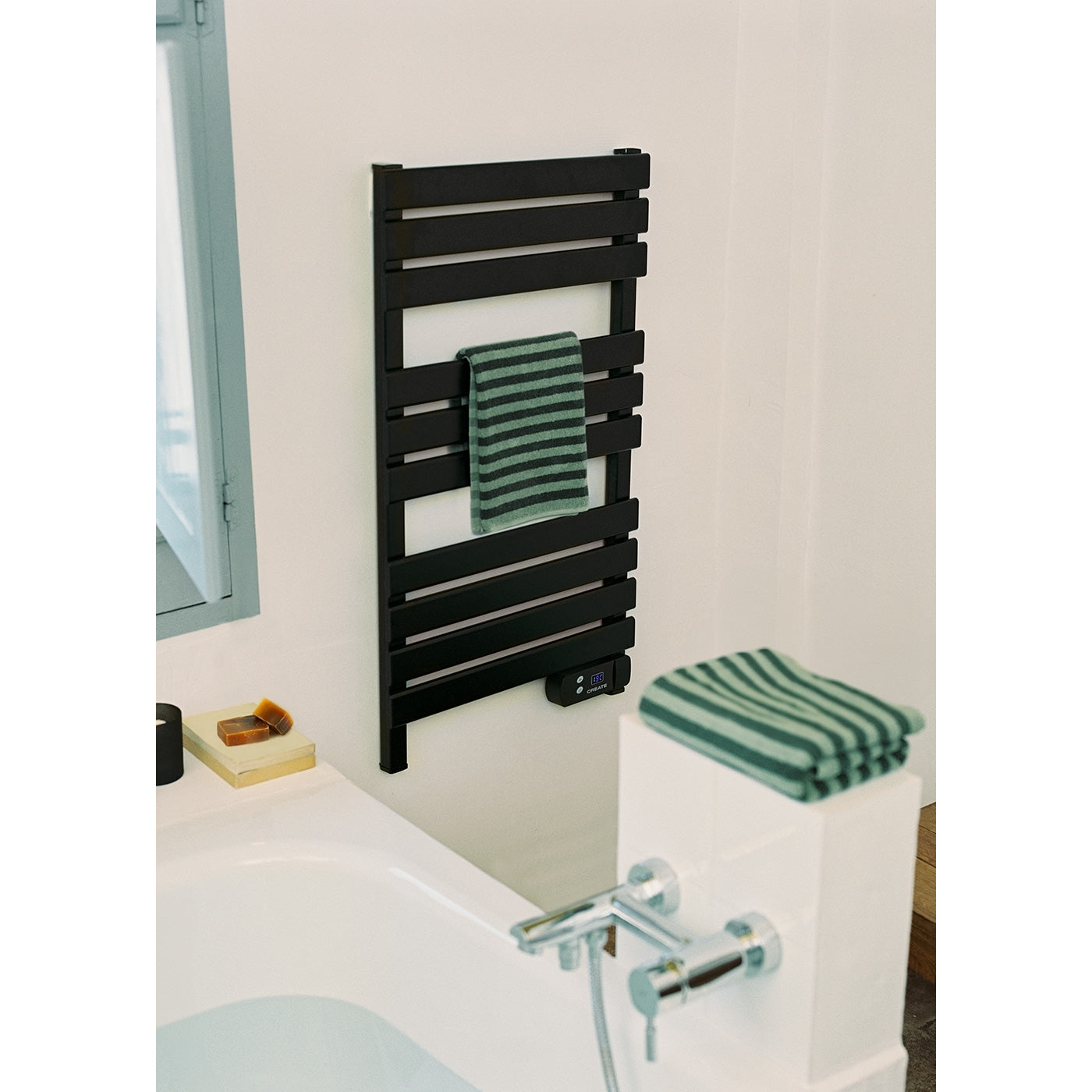 Warm Towel - 500W Freestanding or Wall-Mounted Electric Towel Radiator - Black