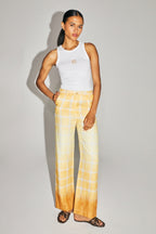 Le Pantalon Yves En Lin Aux Carreaux Tie And Dye