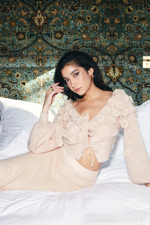 Haut en mohair melangé en crochet à fleurs à lacet - beige rosé