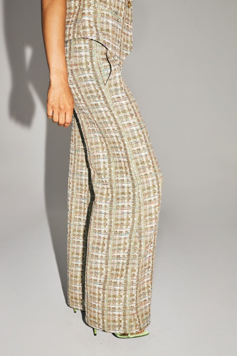 Los pantalones Charlie de tweed reciclado arcoíris