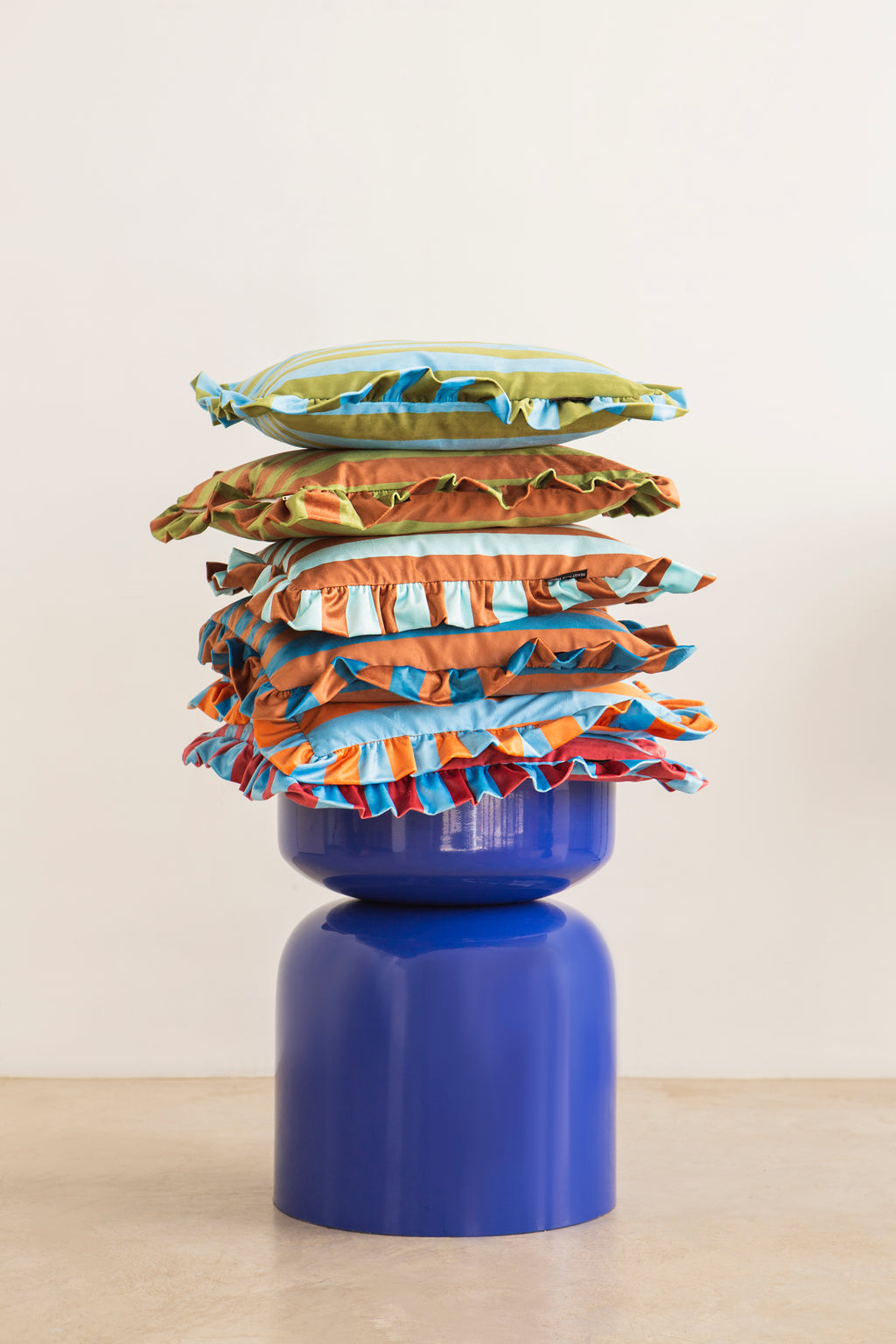 Coussin À Volants En Velours - Orange Et Bleu