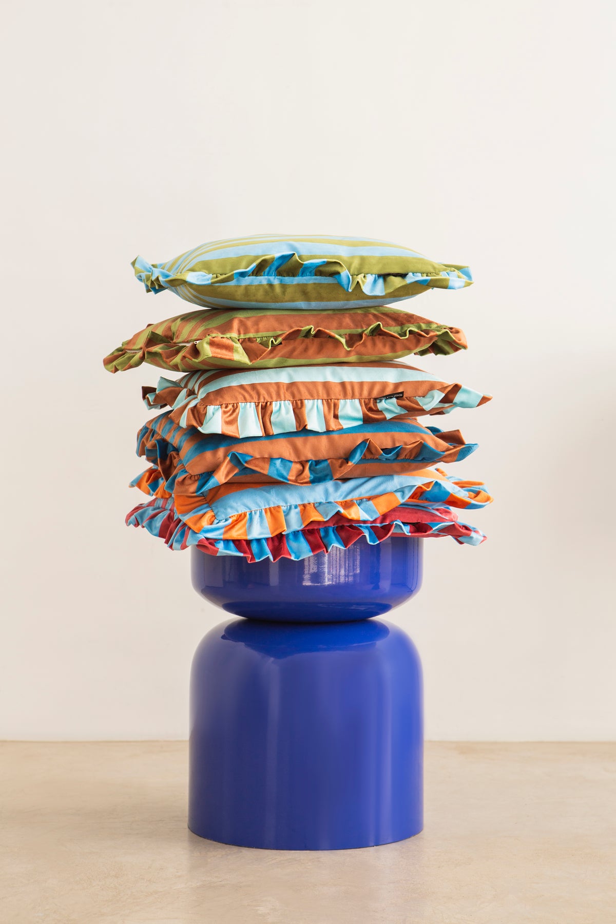Coussin À Volants En Velours - Orange Et Bleu