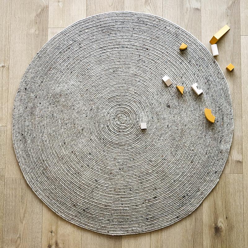 Tapis Rond Laine Feutrée Neethu Gris M