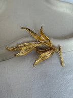 Broche Sphinx Vintage - Feuillage Doré Texturé