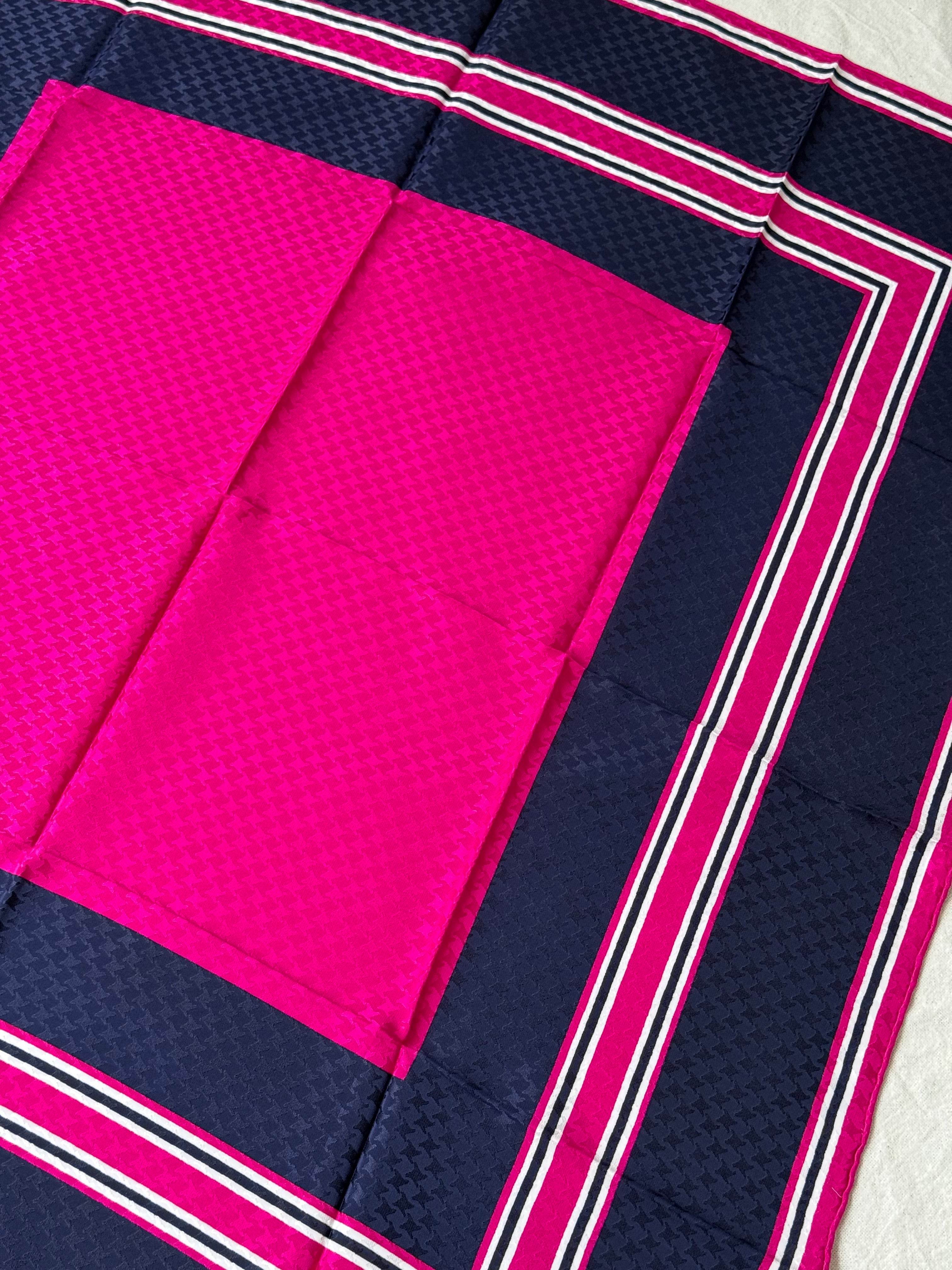 Bufanda Yves Saint Laurent – Estampados gráficos