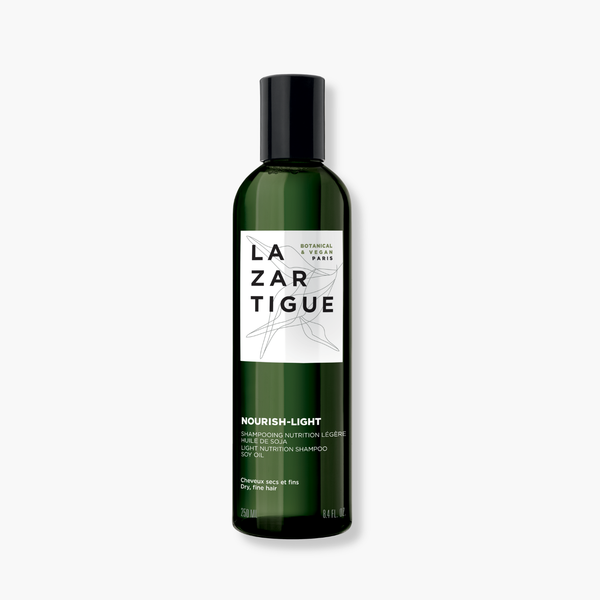 Lazartigue – Szampon Nourish Light (Szampon odżywienie i lekkość), ciemnozielona butelka szamponu z białą etykietą