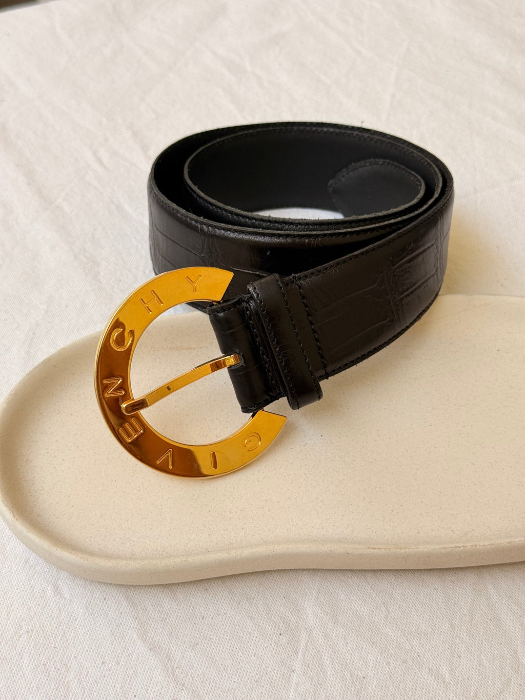 Ceinture Givenchy Vintage - Cuir Noir Et Boucle Logo Doré