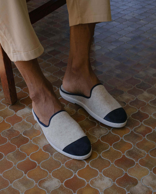 Mule homme laine, beige marine Angarde  porté close up