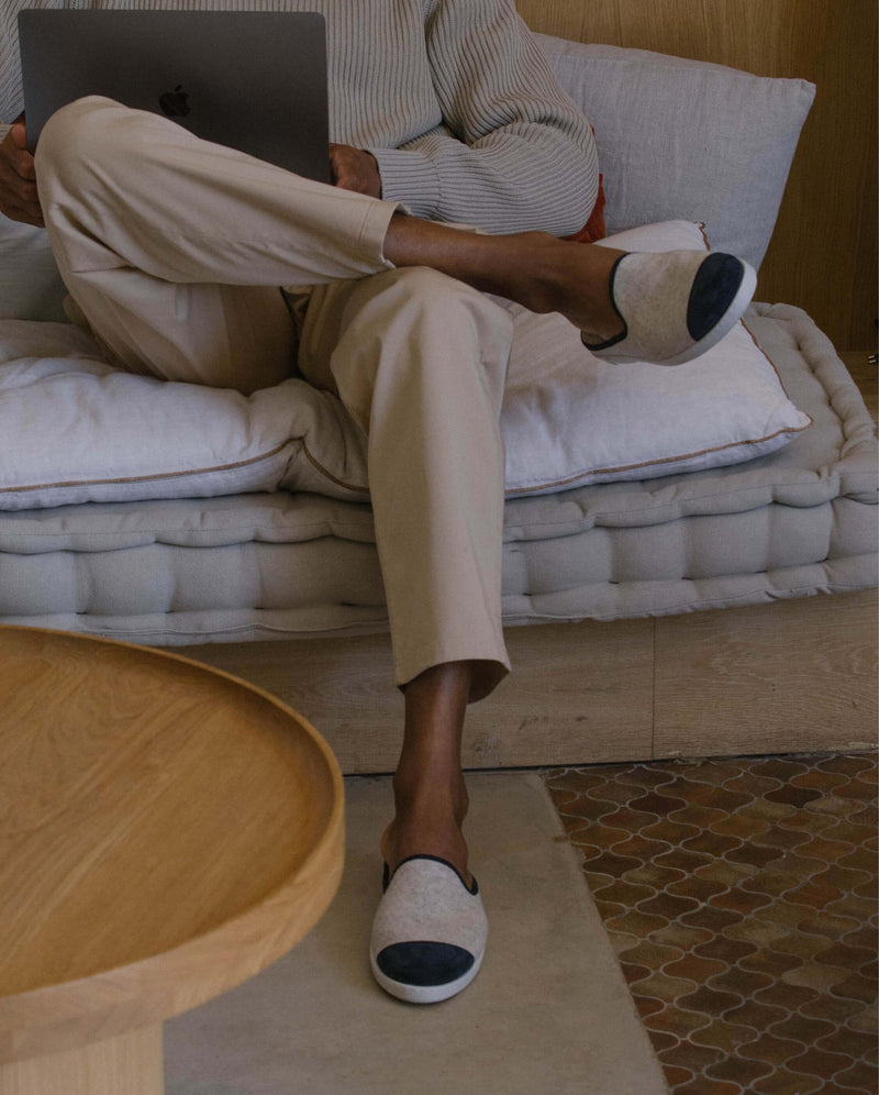 Mule homme laine, beige marine Angarde  porté lifestyle