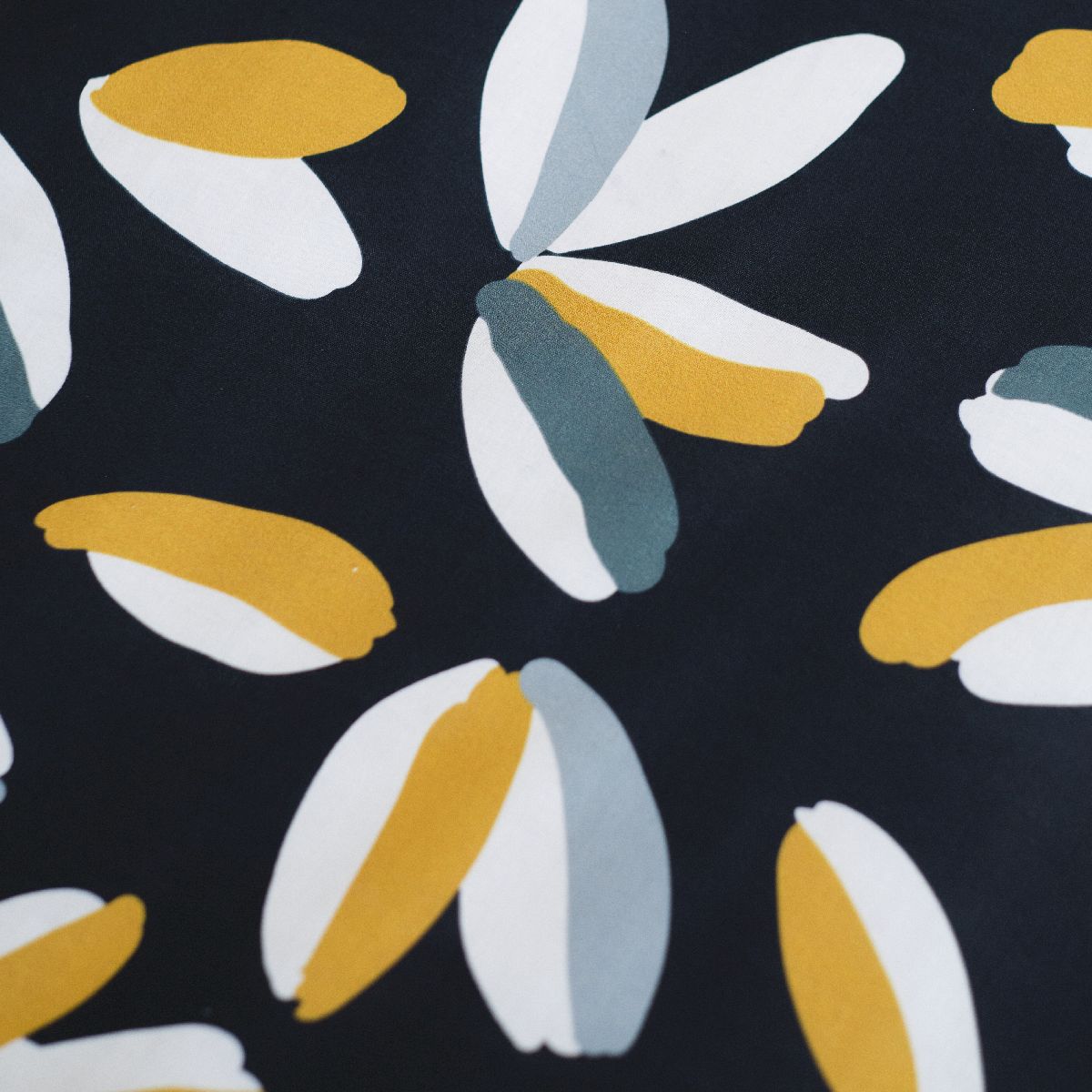 Sunshine - Bed Set Pattern 10.4 - Black