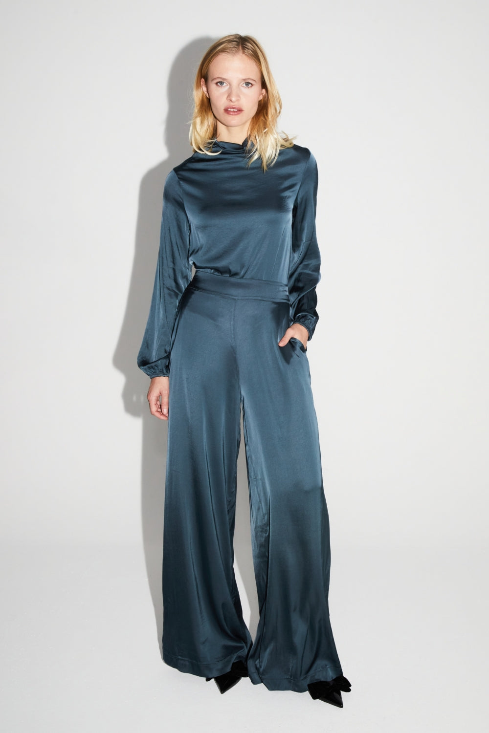 Pantalon Charlie Satin Viscose Bleu Atlantique Fabriqué En Italie