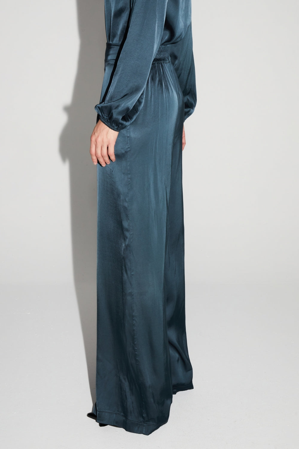 Pantalon Charlie Satin Viscose Bleu Atlantique Fabriqué En Italie