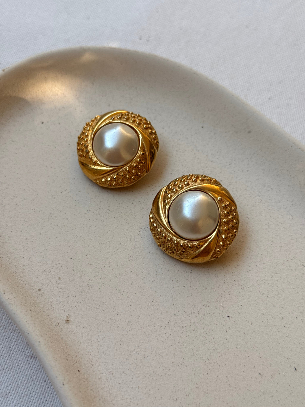 Pendientes Agatha vintage - Redondos dorados y perlas