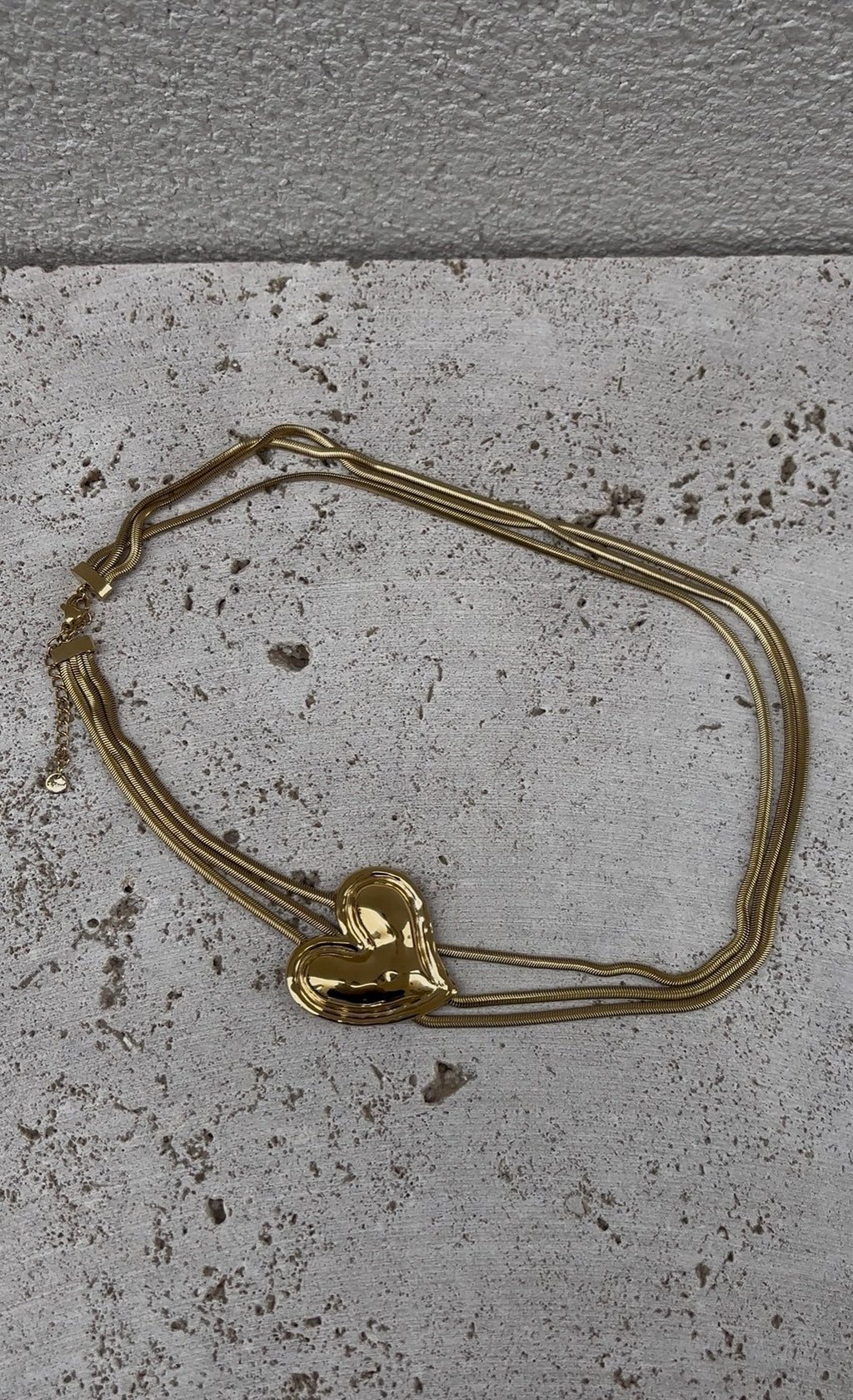Collar de tres cadenas de serpiente