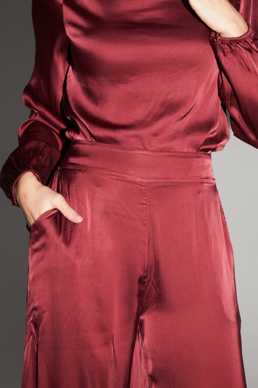 Pantalon Charlie Satin Viscose Bordeaux Fabriqué En Italie