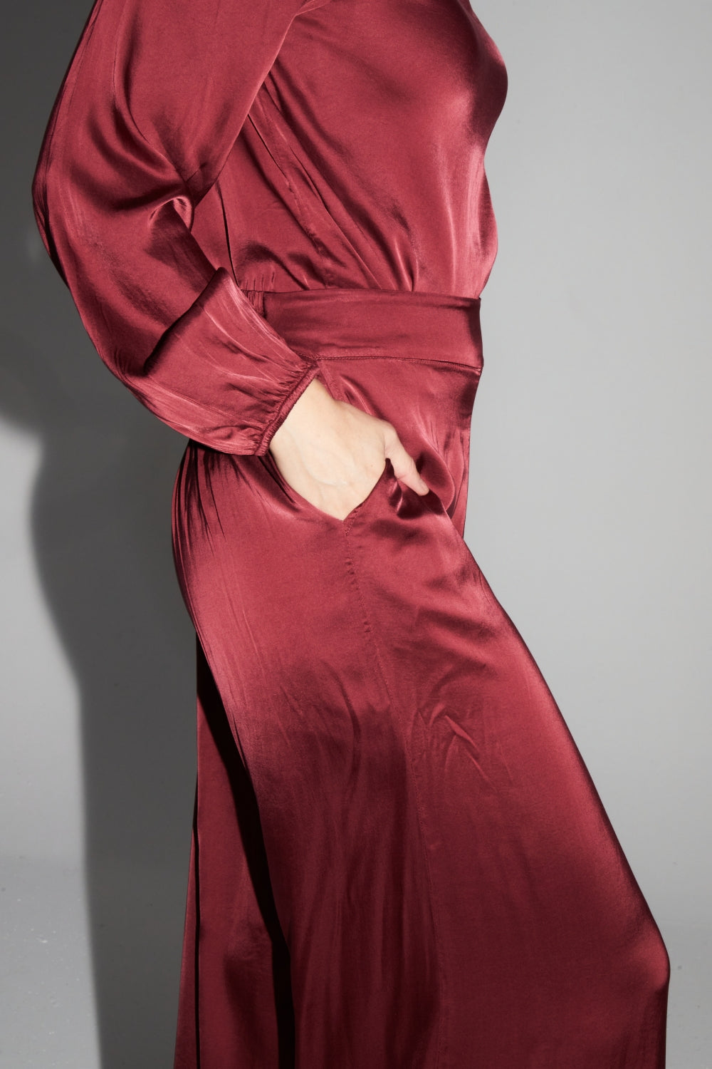 Pantalon Charlie Satin Viscose Bordeaux Fabriqué En Italie