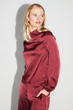 La Blouse Cléa Satin Viscose Strech Bordeaux Fabriquée En Italie