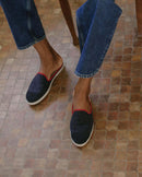 Mule homme laine, marine rouge Angarde porté