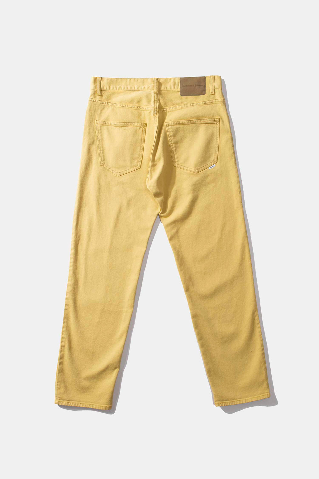 Avail pantalones color canela lisos