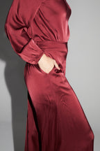 La Blouse Cléa Satin Viscose Strech Bordeaux Fabriquée En Italie