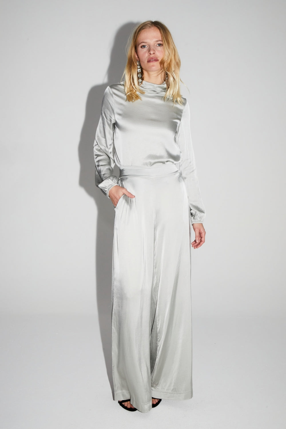 Pantalon Charlie Satin Viscose Silver Fabriqué En Italie