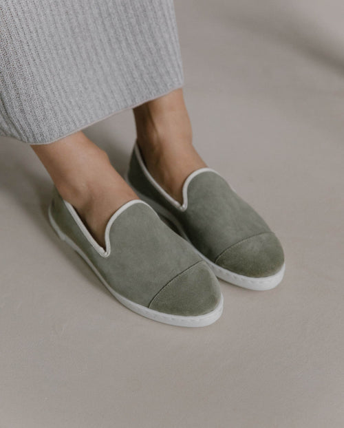 chausson cuir femme kaki Angarde porté close up