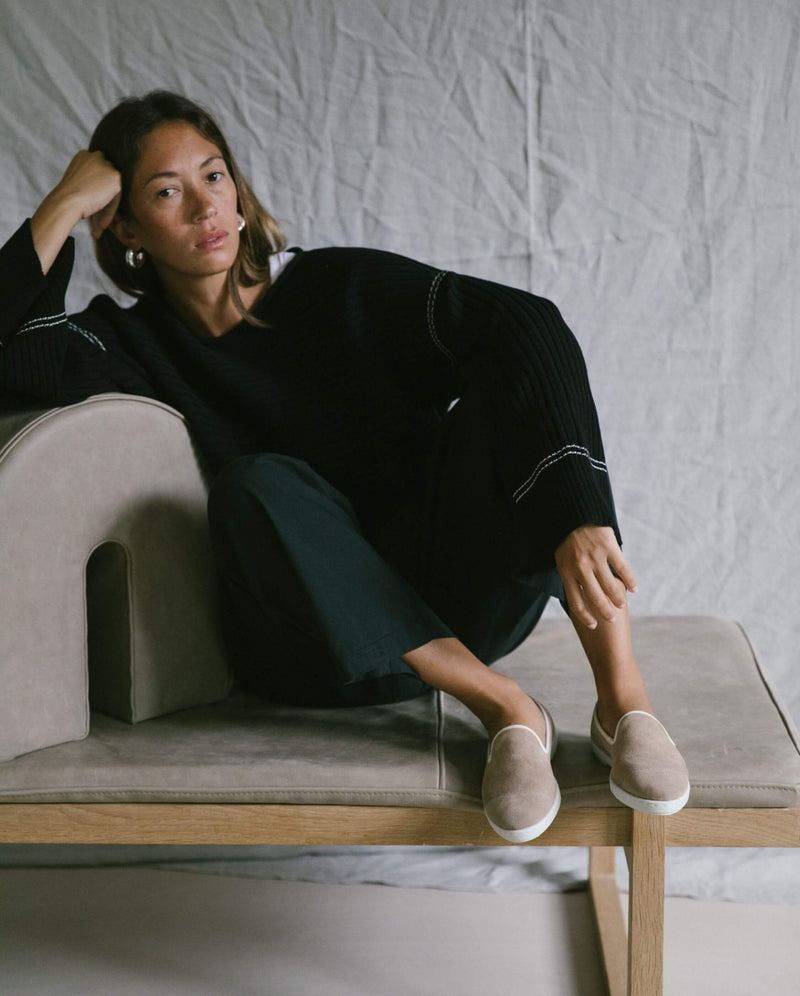 Zapatilla de mujer Angarde de piel color topo desgastada estilo de vida