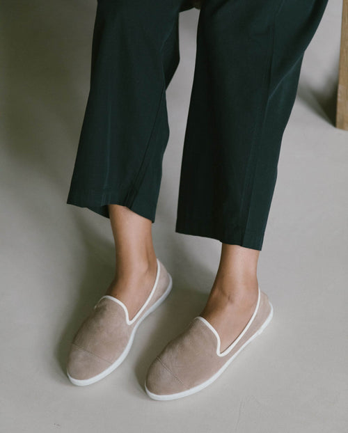 chausson cuir femme taupe Angarde porté