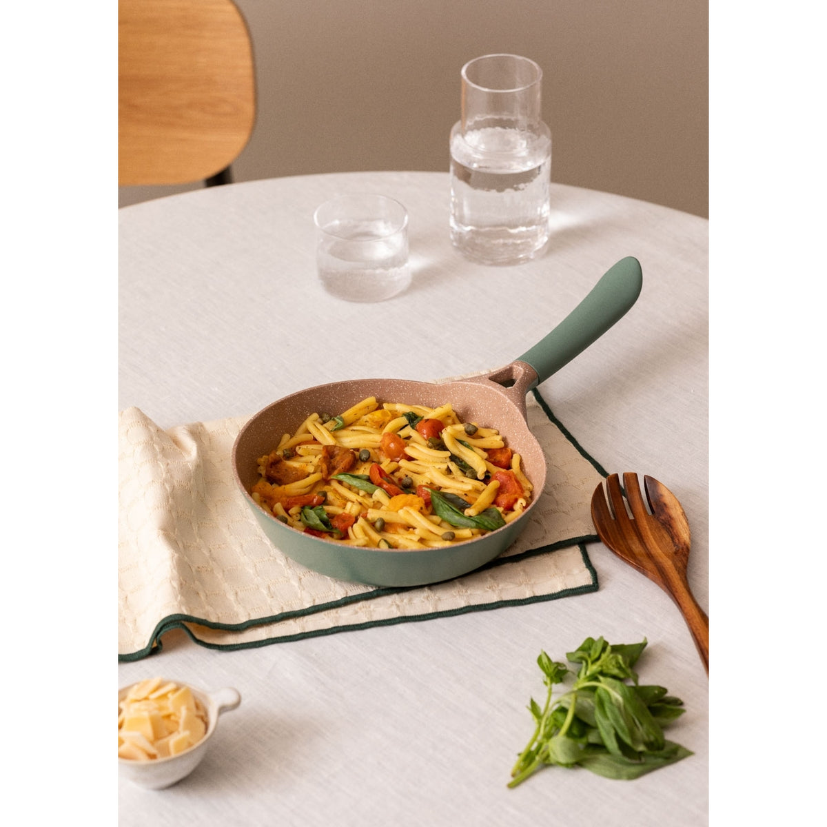 Pan Studio - Cast Aluminium Frying Pan & Bakelite Handle - 24cm - Sage Green & Copper