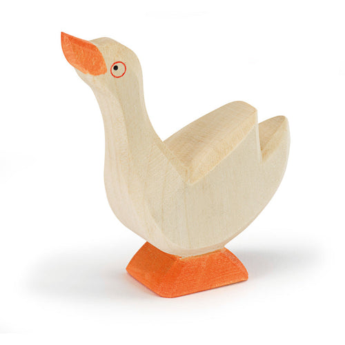 Figura de madera de ganso con pico erguido, fabricación ética y artesanal. Selección de Ostheimer en amaetc.com, tienda conceptual ecológica para niños
