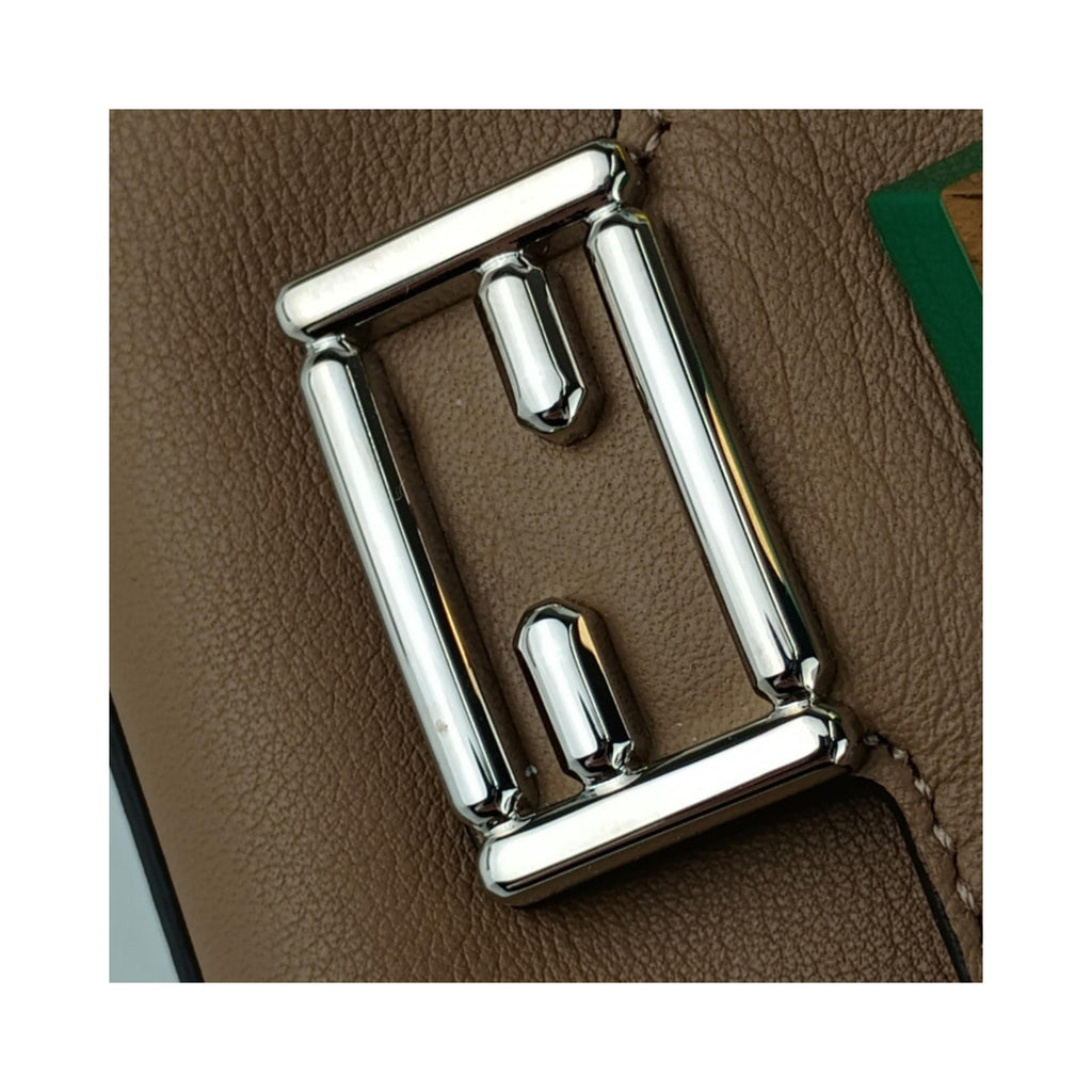 Sac À Main Fendi Chain Baguette Charm Nano Cuir - Beige
