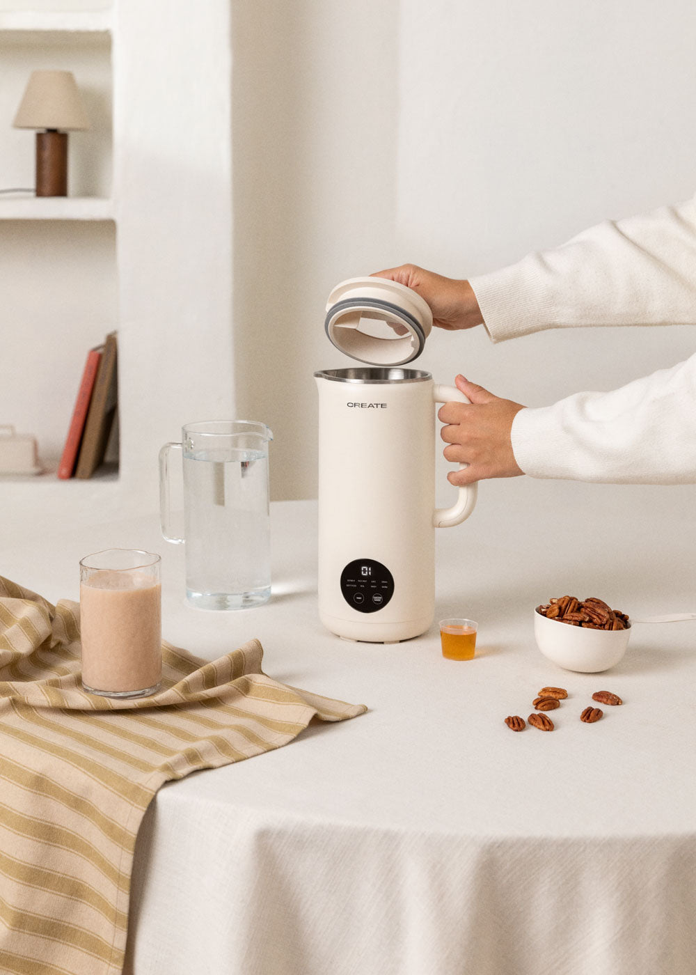 Vegan Milk Maker Studio - Multifunctional Plant-Based Drink Machine - 850 ml - Off-White