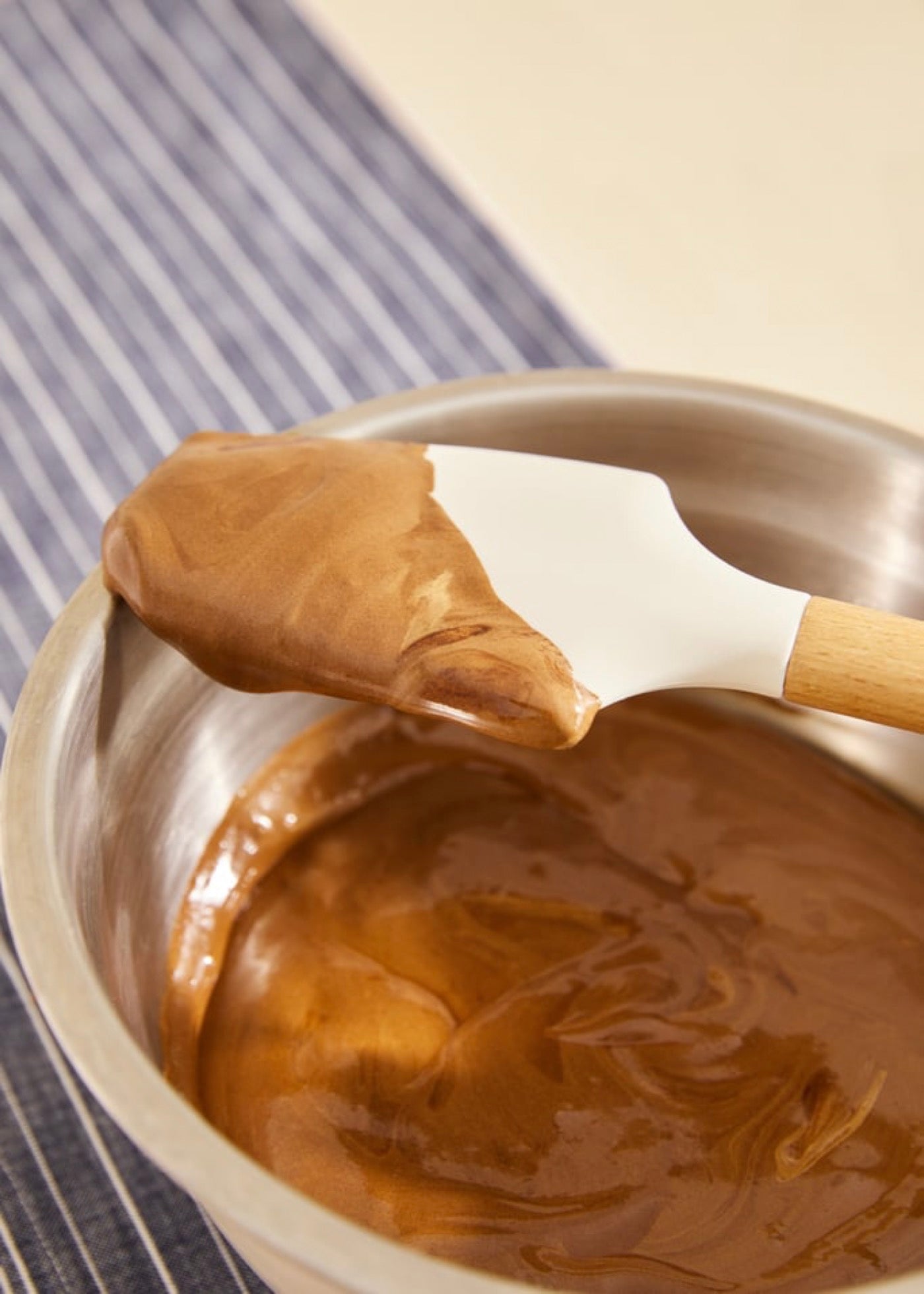 Kitchenware Studio - Silicone and Wooden Kitchen Utensils - Off-White