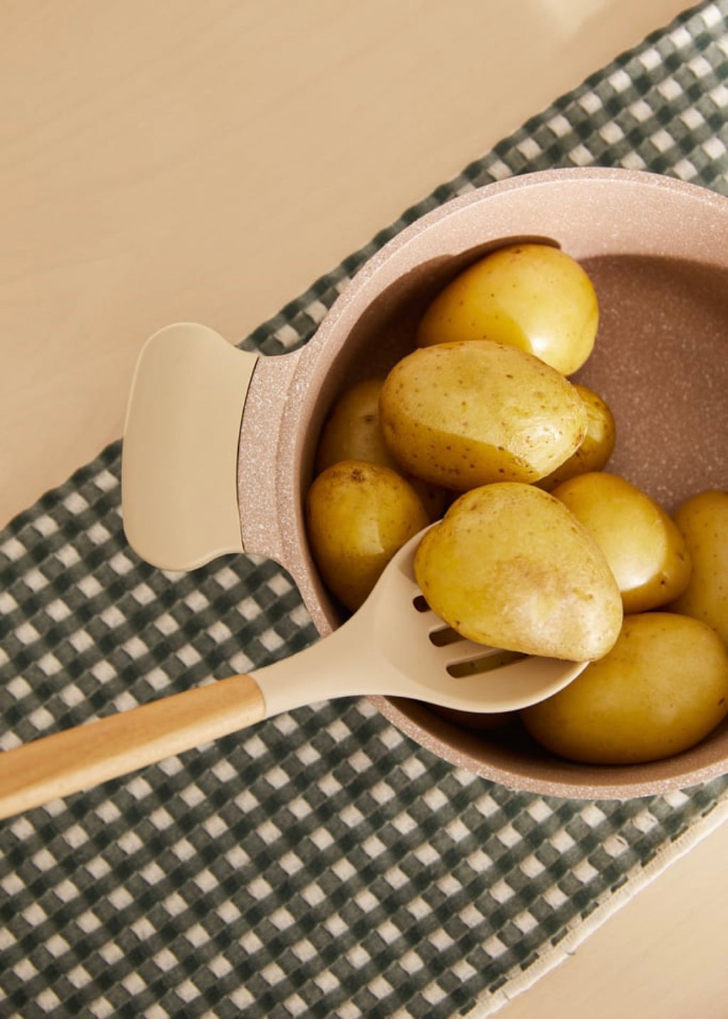 Kitchenware Studio - Ustensiles De Cuisine En Silicone & Bois - Sable