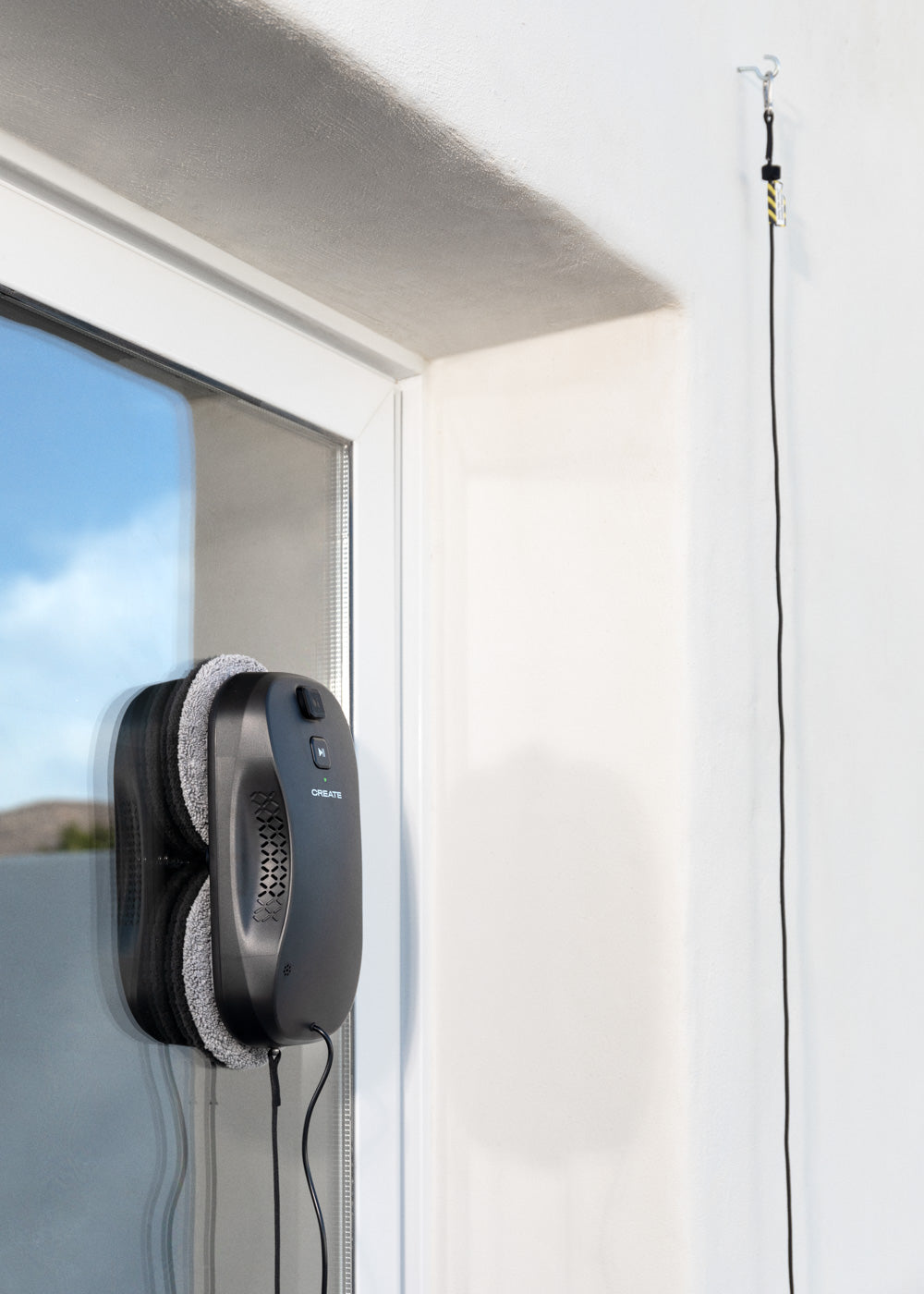 Wipebot Pro - Automatic Window-Cleaning Robot with WiFi - Black