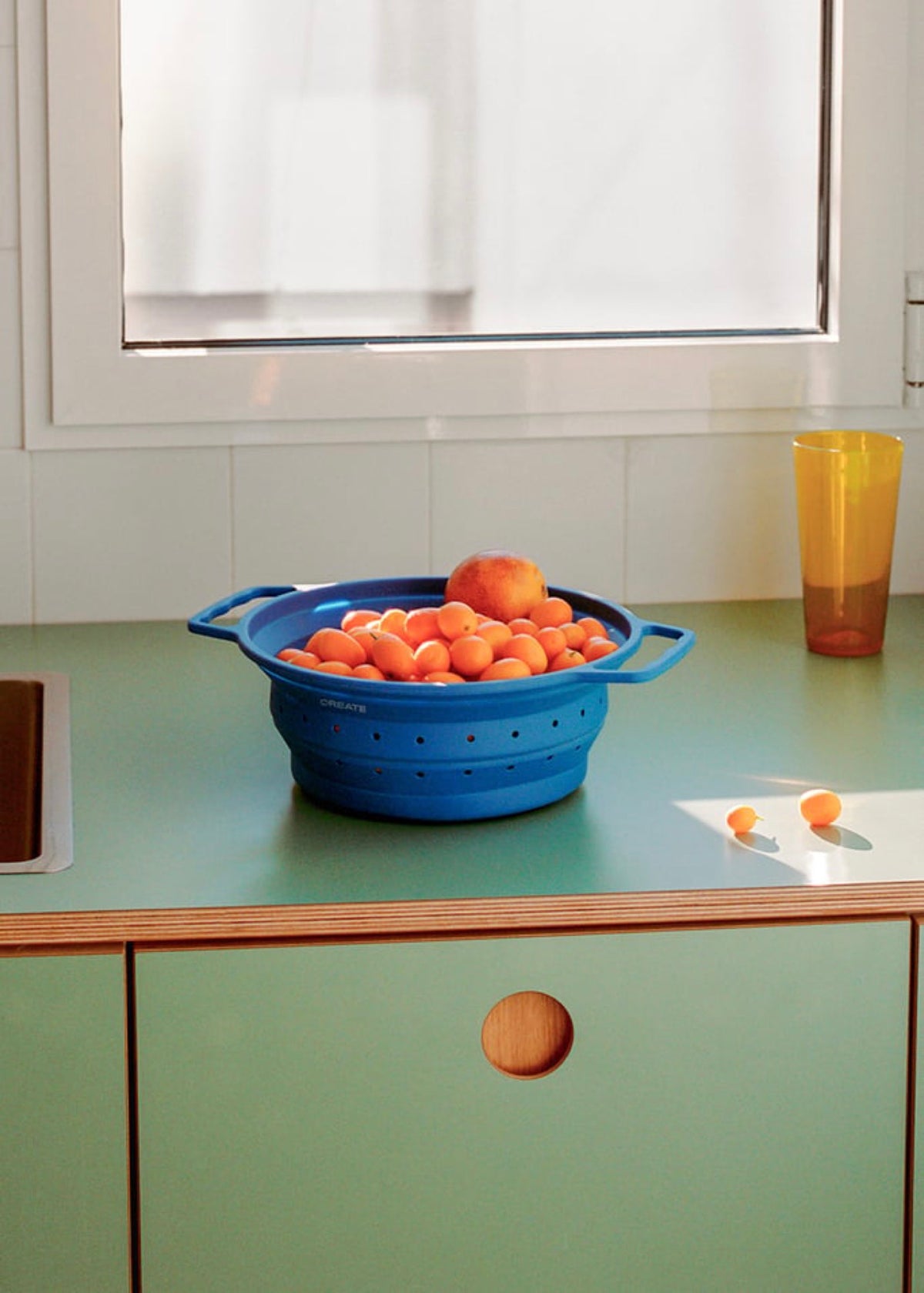 Kitchenware Studio - Passoire Pliante -  Bleu Cobalt