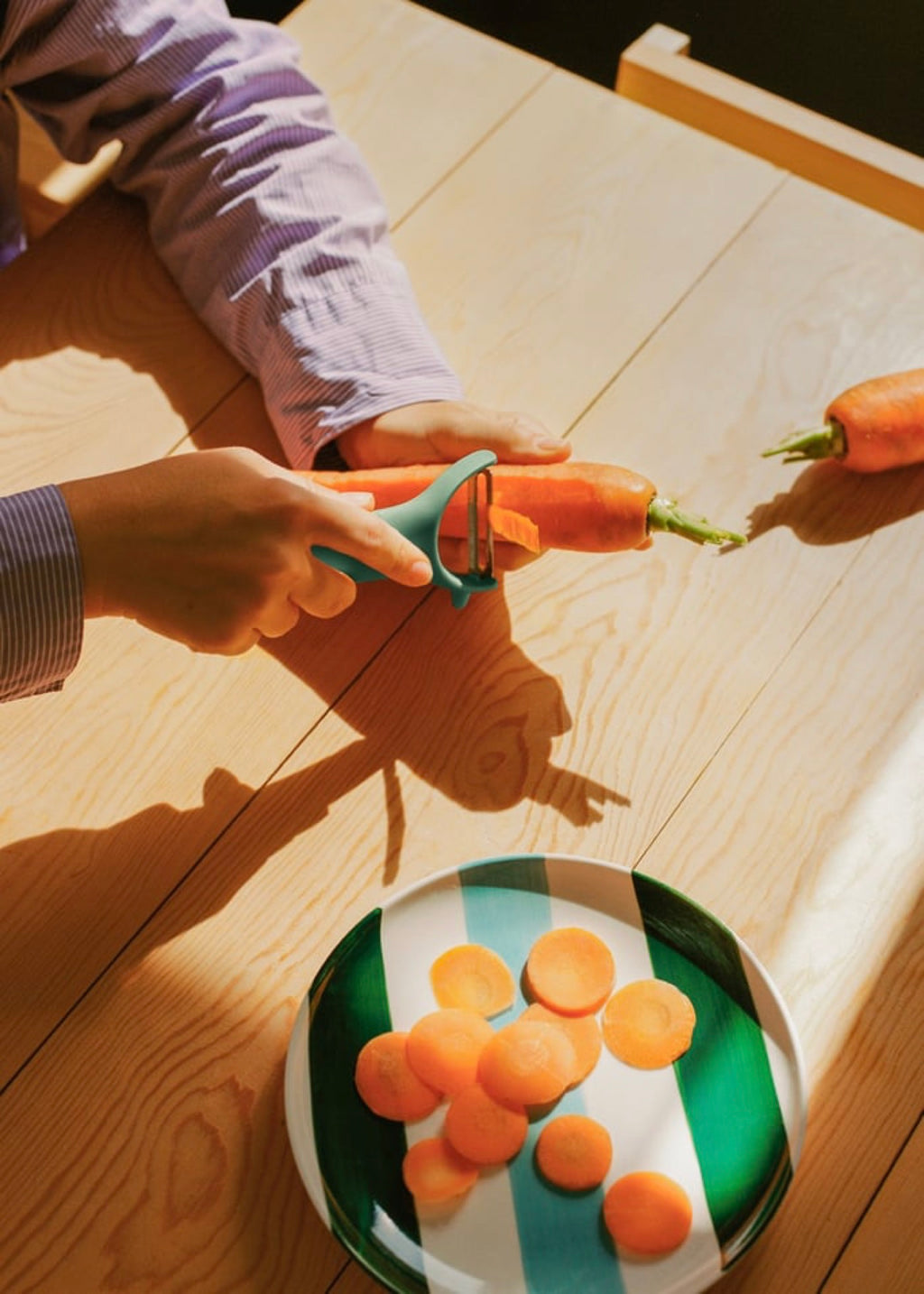 Kitchenware Studio - Éplucheur Fruits & Légumes Forme Y - Sauge