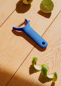 Kitchenware Studio - Pelador de frutas y verduras en forma de Y - Azul cobalto