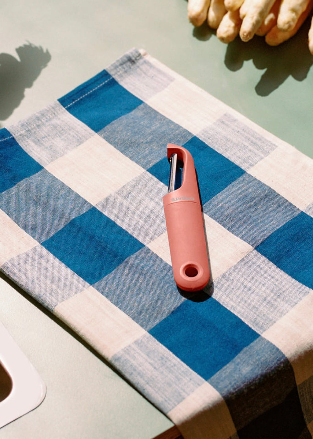 Kitchenware Studio - Straight Fruit & Vegetable Peeler - Terracotta