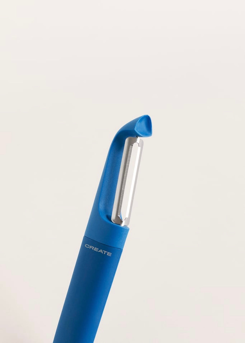 Kitchenware Studio - Pelador de frutas y verduras recto - Azul cobalto